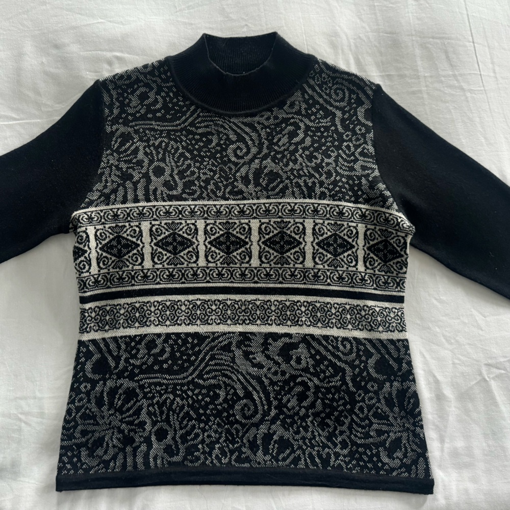 Black and Gray Patterned Sweater